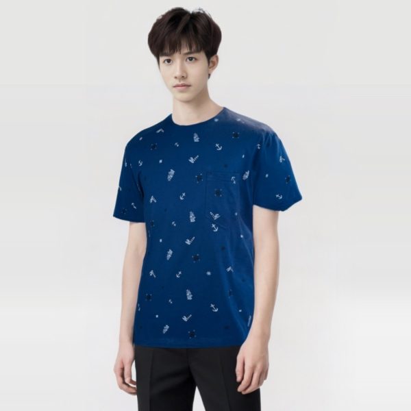 Polera estampada con bolsillo hombre